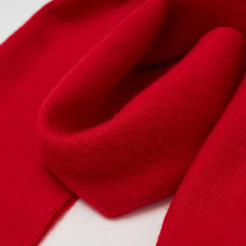 products/Classic_Scarlet_Lambswool_Scarf_3.png